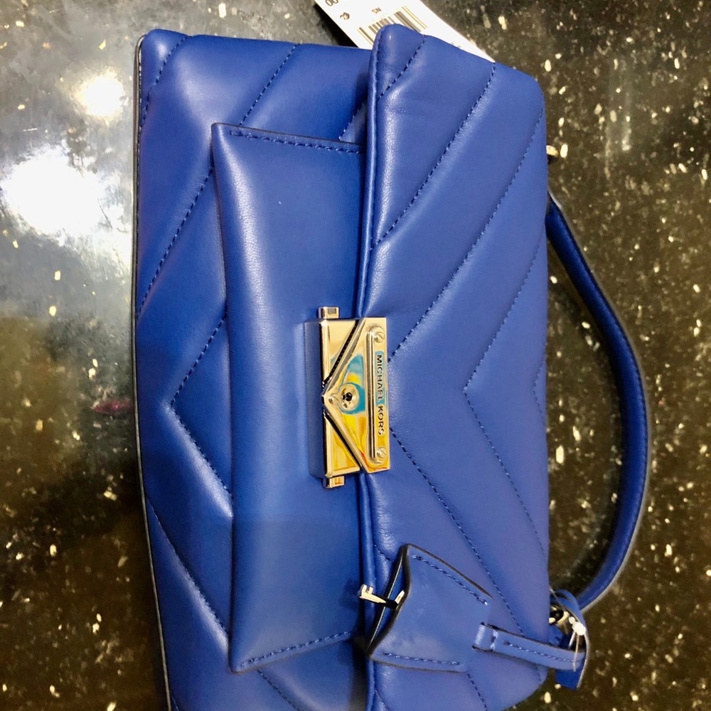 AUTHENTIC MICHAEL KORS
MEDIUM CECE CHEVRON QUILTED